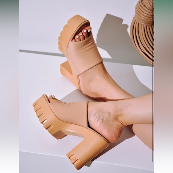 NWT Cape Robbin Echoya Open Toe Chunky Block Heels - Picture 2 of 8